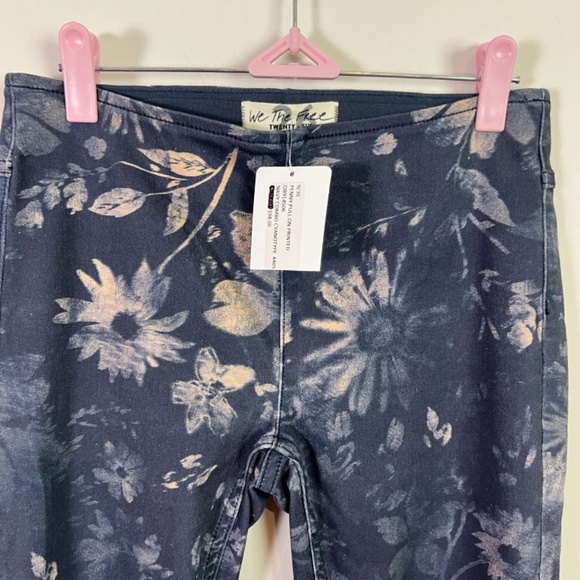 Free People We The Free Women’s Penny Pull Printed Navy Combo Flare Jeans 26 New - Picture 8 of 9